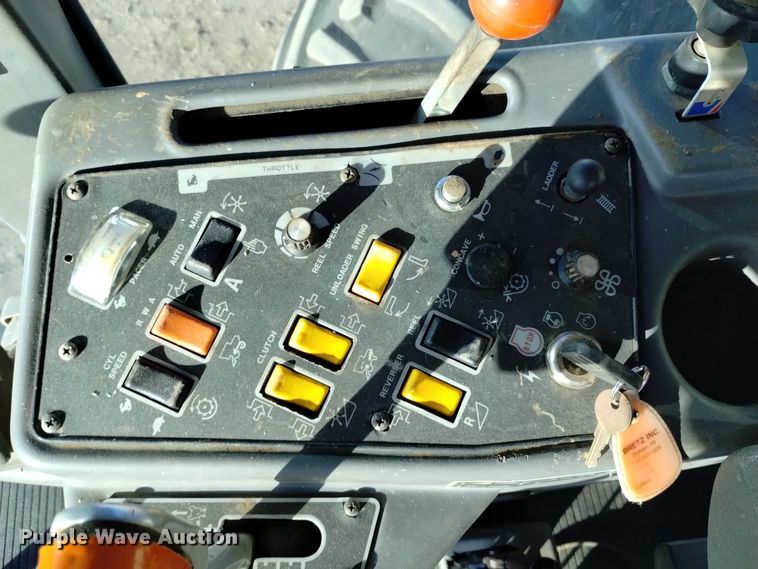 image for item DK8938 1998 Gleaner R72  combine