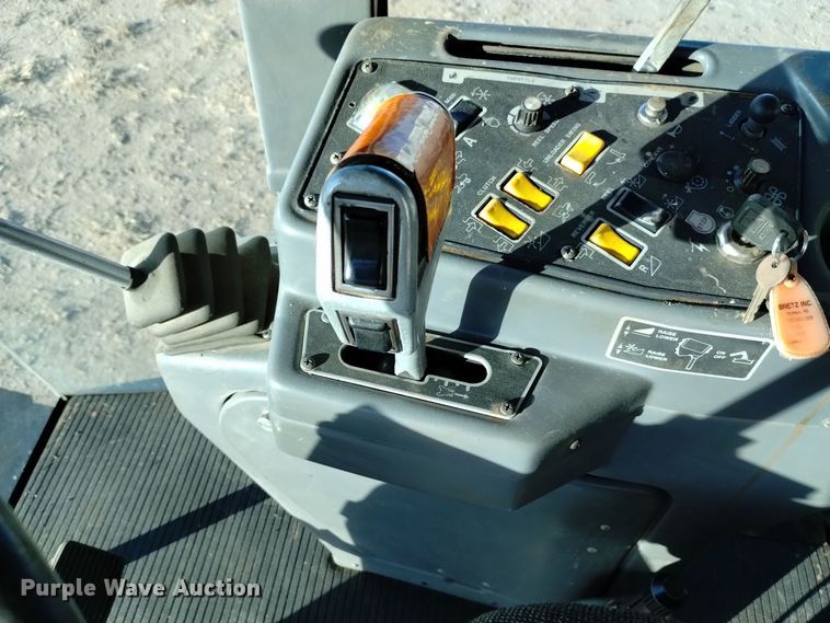 image for item DK8938 1998 Gleaner R72  combine