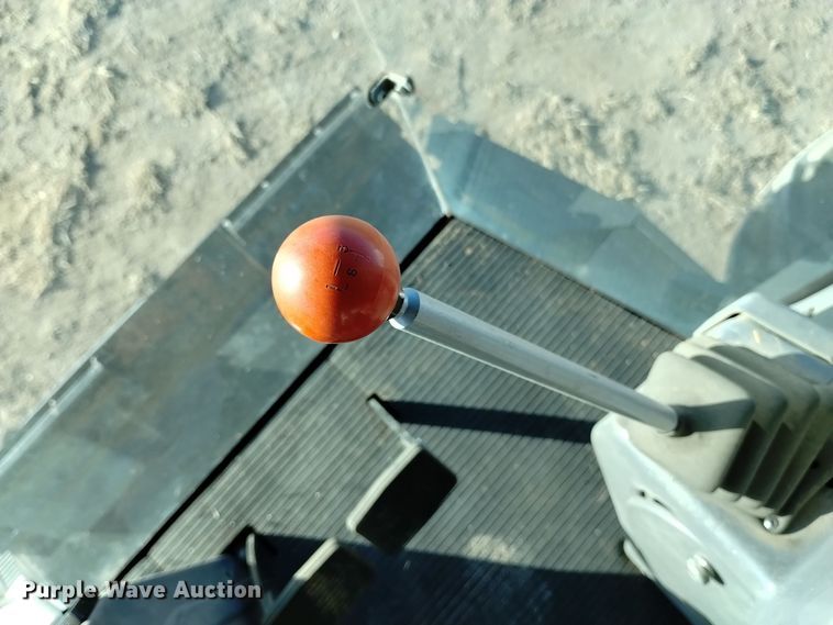 image for item DK8938 1998 Gleaner R72  combine