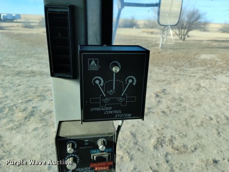 image for item DK8938 1998 Gleaner R72  combine