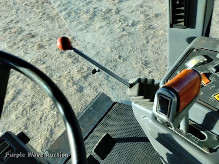 image for item DK8938 1998 Gleaner R72  combine