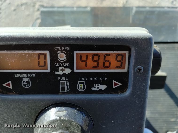 image for item DK8938 1998 Gleaner R72  combine