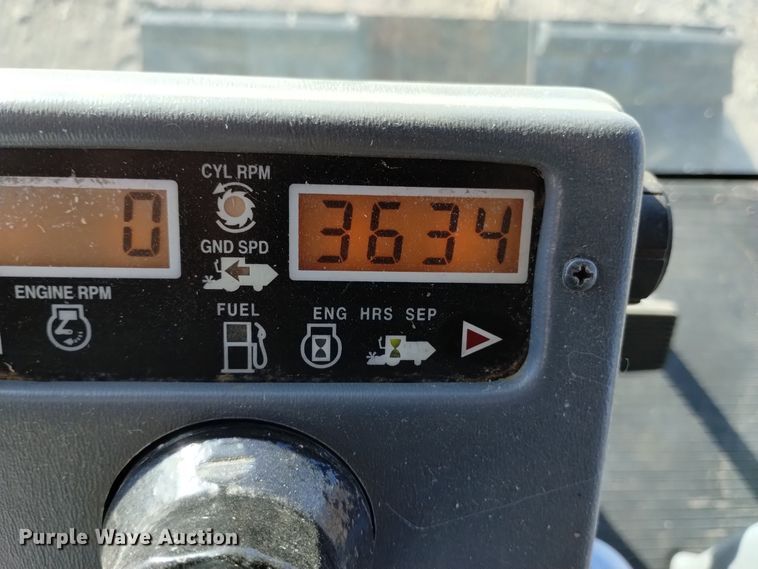 image for item DK8938 1998 Gleaner R72  combine