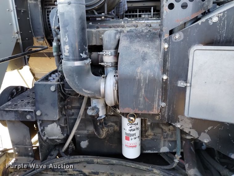 image for item DK8938 1998 Gleaner R72  combine