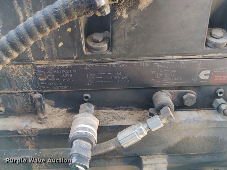 image for item DK8938 1998 Gleaner R72  combine