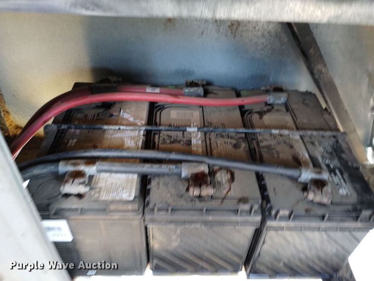 image for item DK8938 1998 Gleaner R72  combine