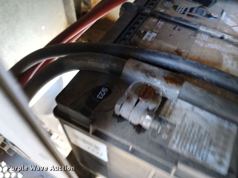 image for item DK8938 1998 Gleaner R72  combine