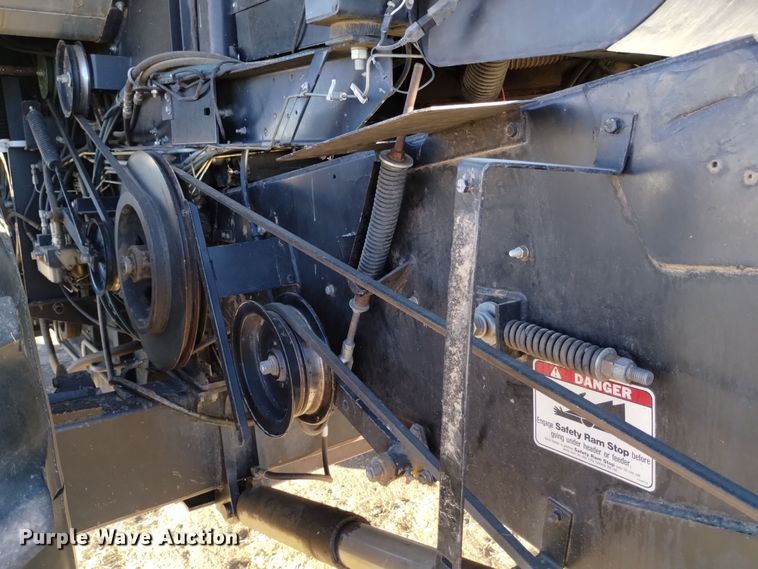 image for item DK8938 1998 Gleaner R72  combine