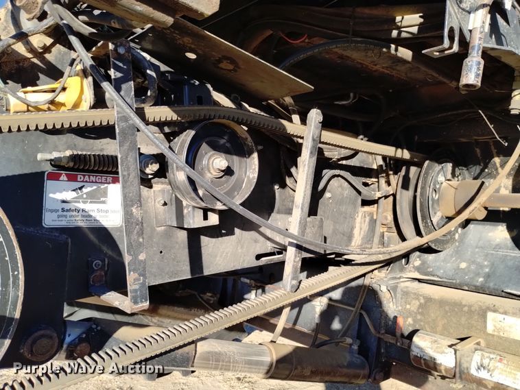 image for item DK8938 1998 Gleaner R72  combine