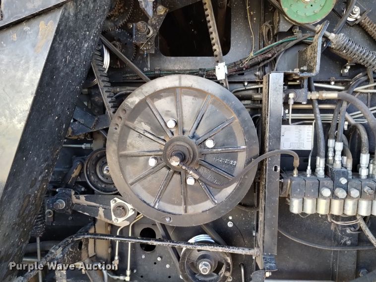 image for item DK8938 1998 Gleaner R72  combine