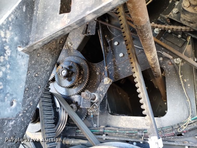 image for item DK8938 1998 Gleaner R72  combine