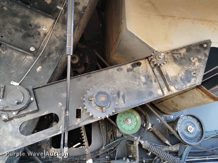 image for item DK8938 1998 Gleaner R72  combine