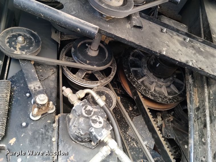 image for item DK8938 1998 Gleaner R72  combine