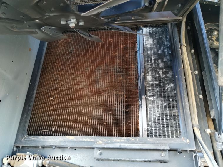 image for item DK8938 1998 Gleaner R72  combine