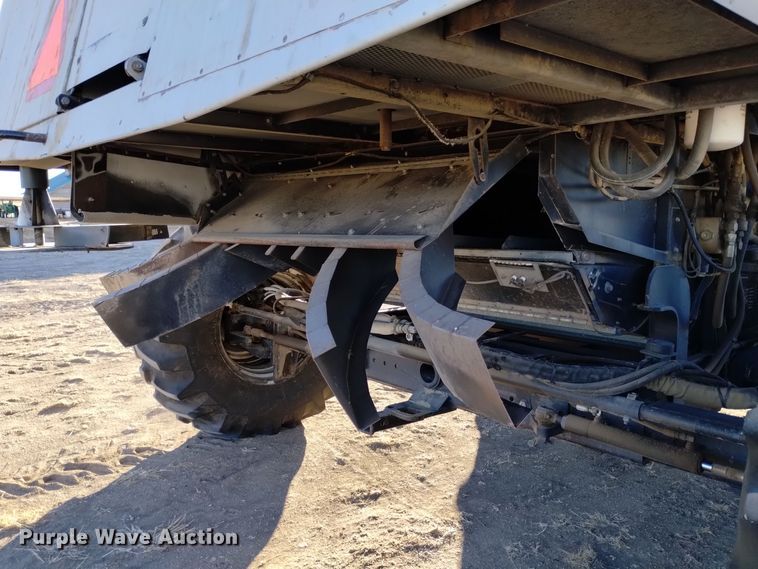 image for item DK8938 1998 Gleaner R72  combine