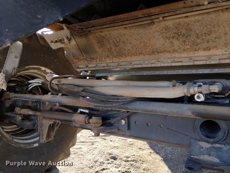 image for item DK8938 1998 Gleaner R72  combine