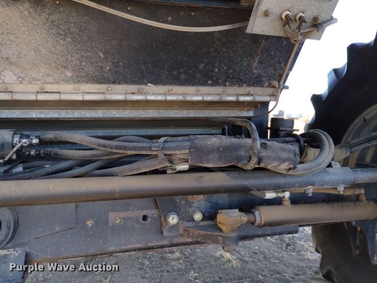 image for item DK8938 1998 Gleaner R72  combine