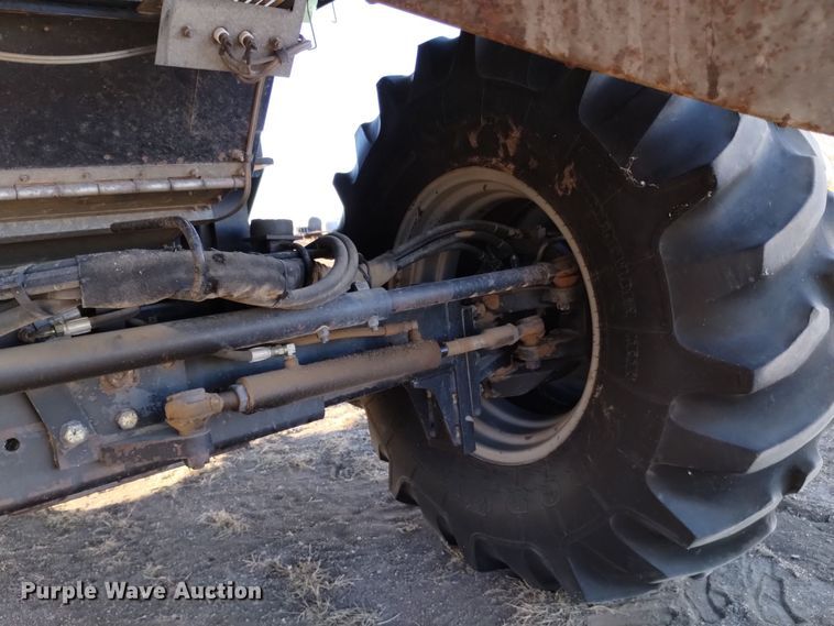 image for item DK8938 1998 Gleaner R72  combine