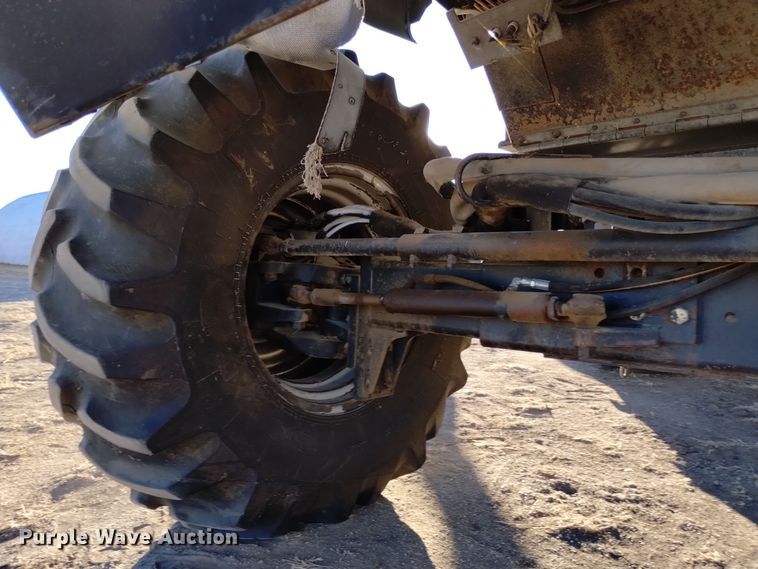 image for item DK8938 1998 Gleaner R72  combine