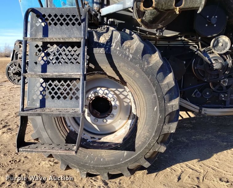 image for item DK8938 1998 Gleaner R72  combine