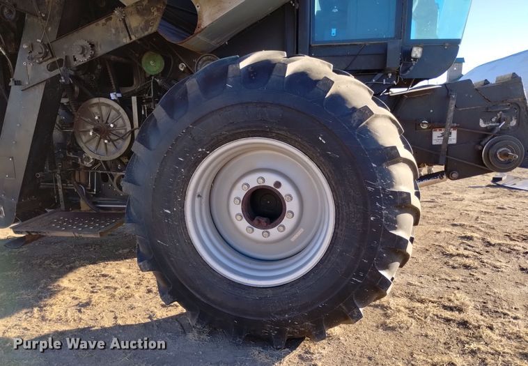 image for item DK8938 1998 Gleaner R72  combine