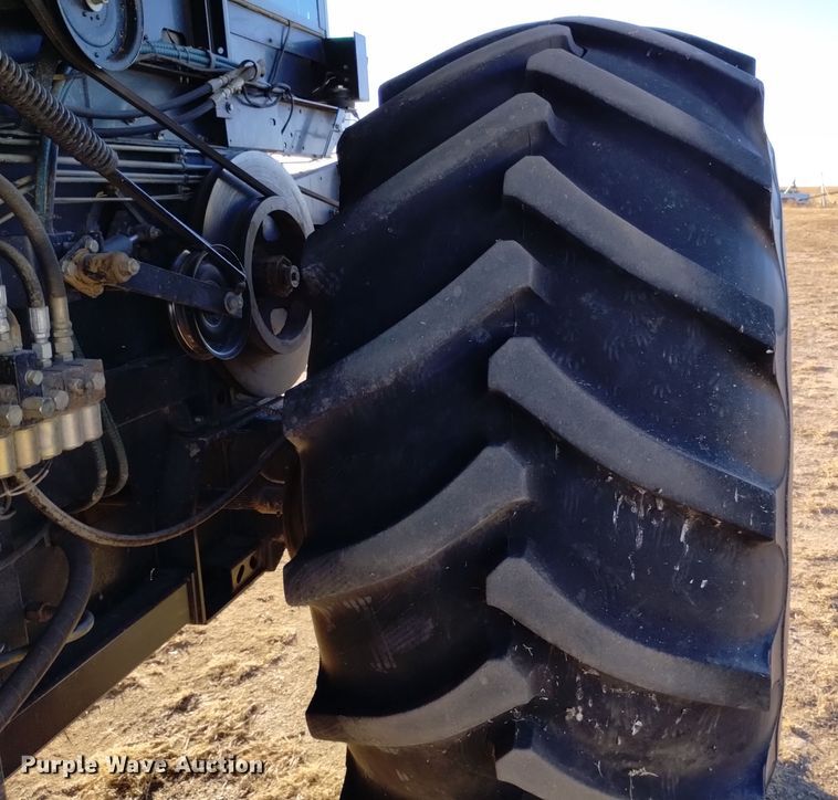 image for item DK8938 1998 Gleaner R72  combine