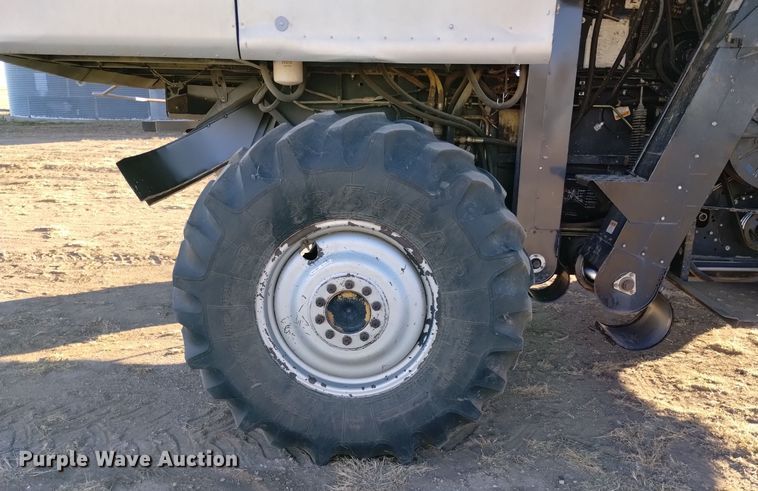 image for item DK8938 1998 Gleaner R72  combine