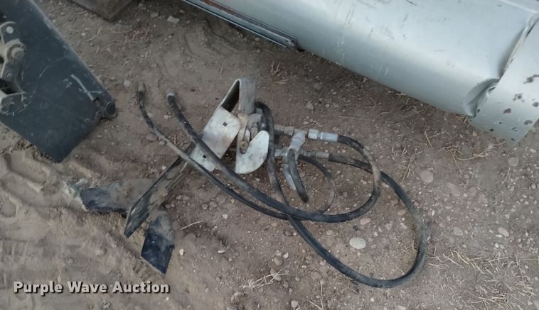 image for item DK8938 1998 Gleaner R72  combine