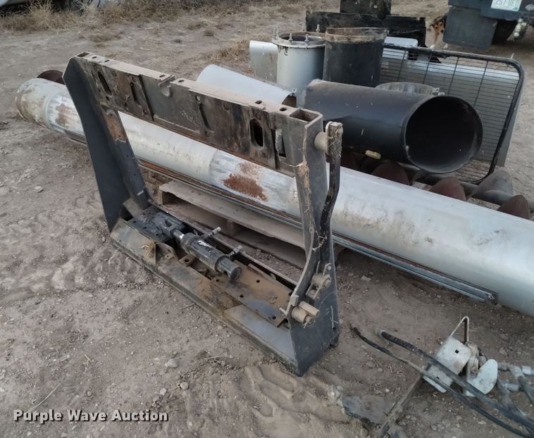 image for item DK8938 1998 Gleaner R72  combine