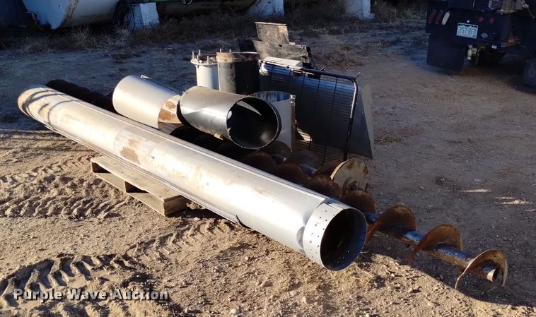 image for item DK8938 1998 Gleaner R72  combine