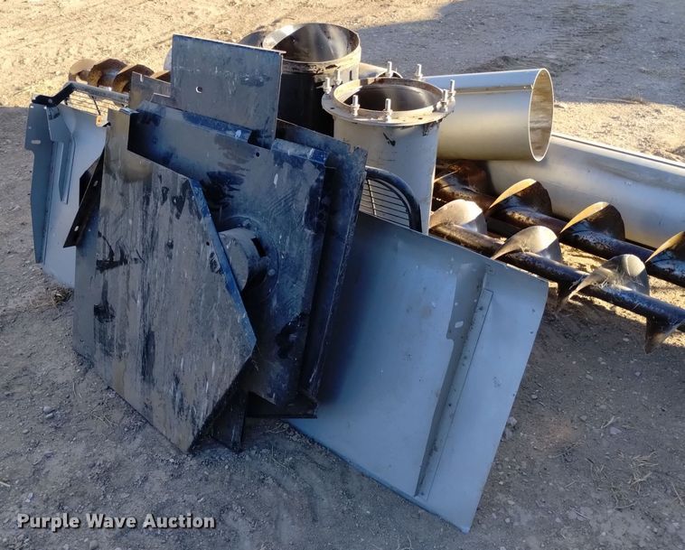 image for item DK8938 1998 Gleaner R72  combine