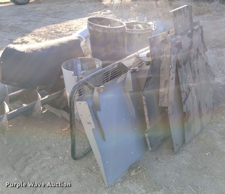 image for item DK8938 1998 Gleaner R72  combine