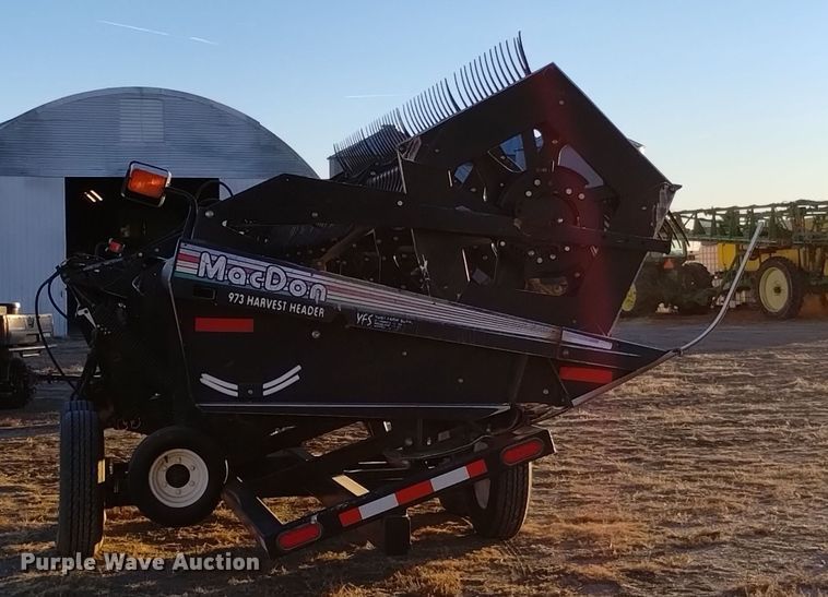 image for item DK8939 2005 MacDon 973  draper head