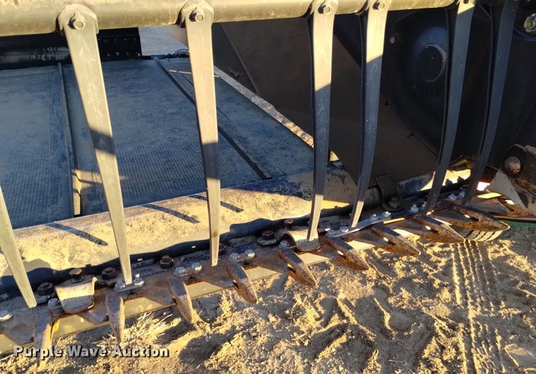 image for item DK8939 2005 MacDon 973  draper head