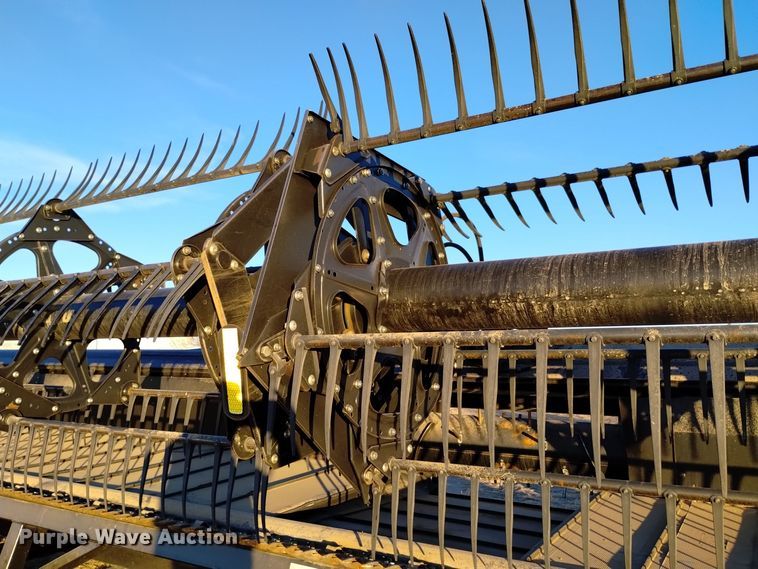 image for item DK8939 2005 MacDon 973  draper head