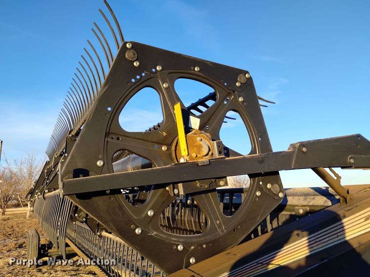 image for item DK8939 2005 MacDon 973  draper head