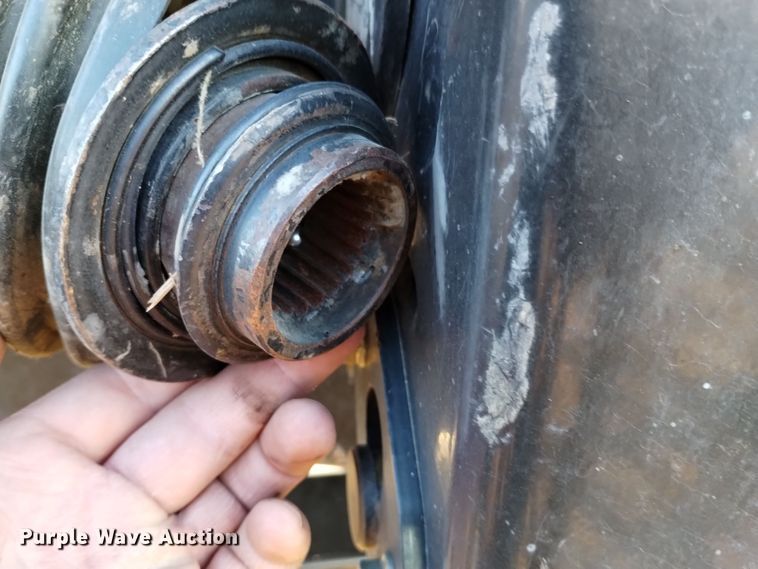 image for item DK8939 2005 MacDon 973  draper head