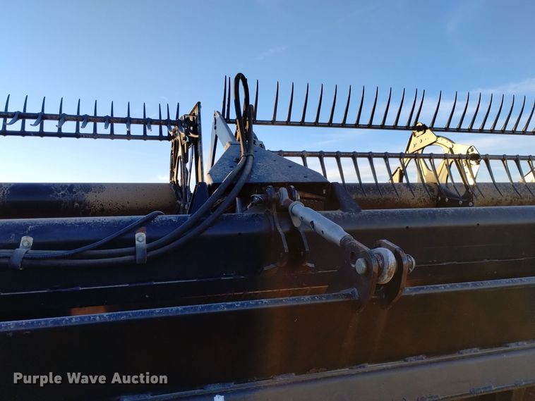 image for item DK8939 2005 MacDon 973  draper head