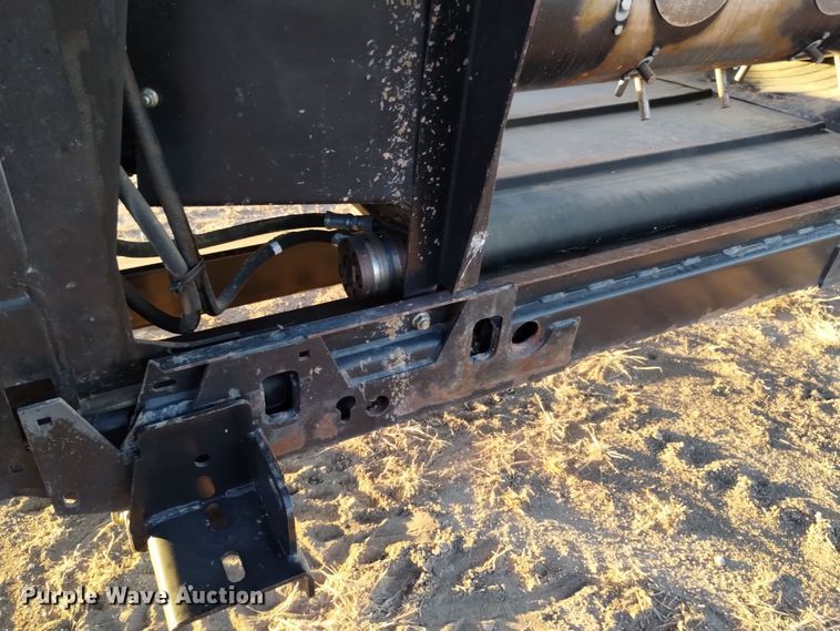 image for item DK8939 2005 MacDon 973  draper head