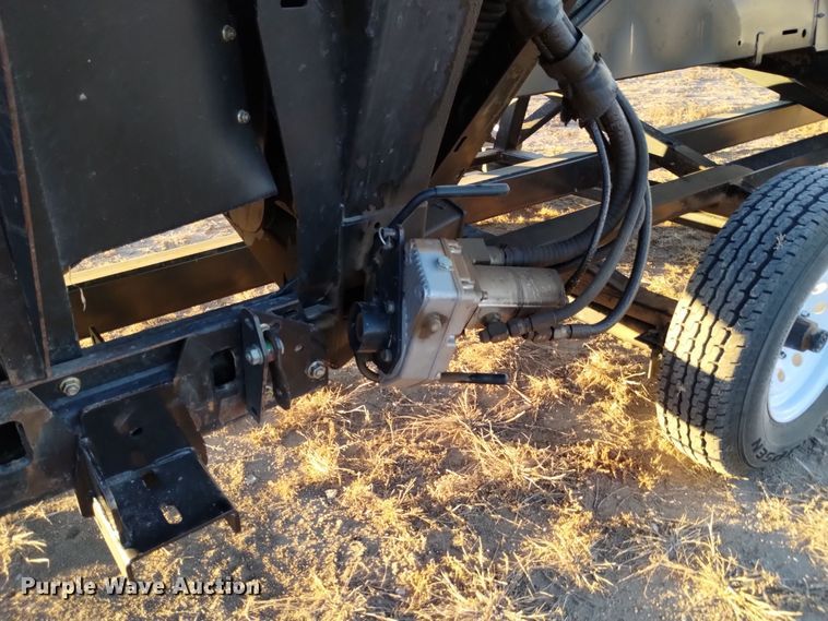 image for item DK8939 2005 MacDon 973  draper head