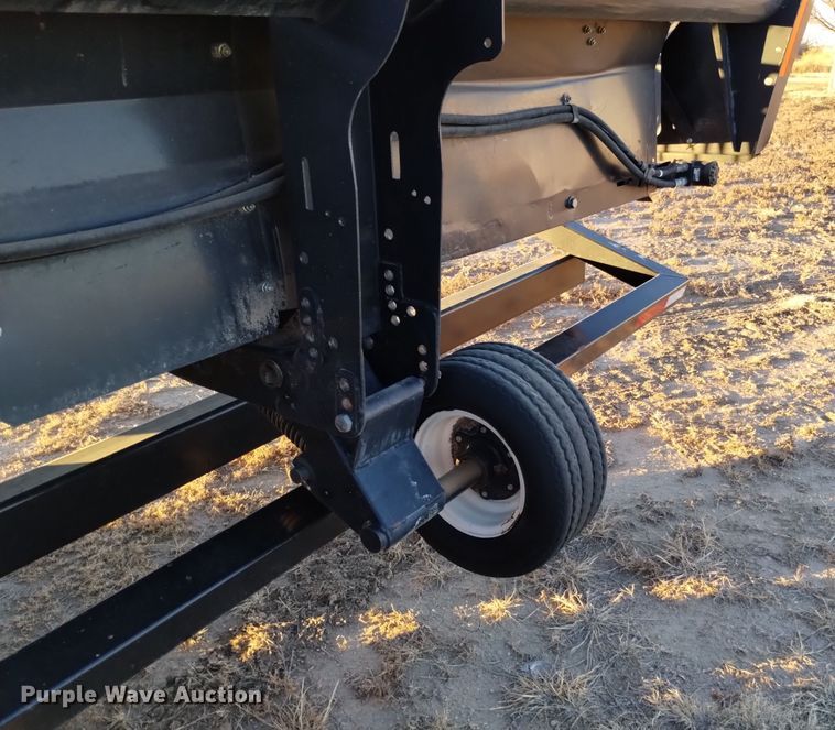 image for item DK8939 2005 MacDon 973  draper head