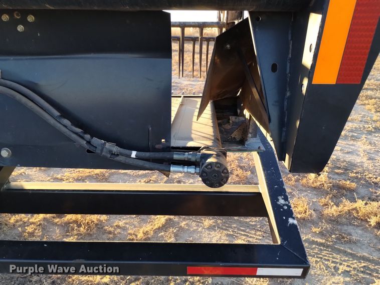 image for item DK8939 2005 MacDon 973  draper head