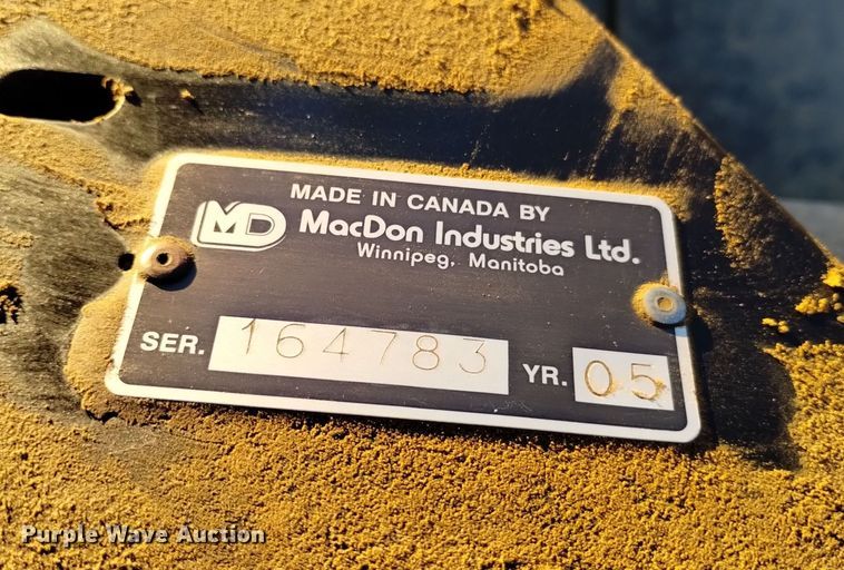 image for item DK8939 2005 MacDon 973  draper head