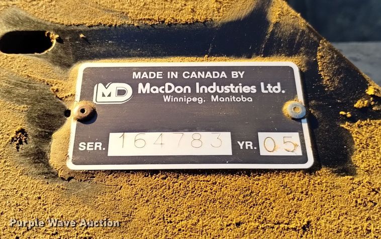 image for item DK8939 2005 MacDon 973  draper head