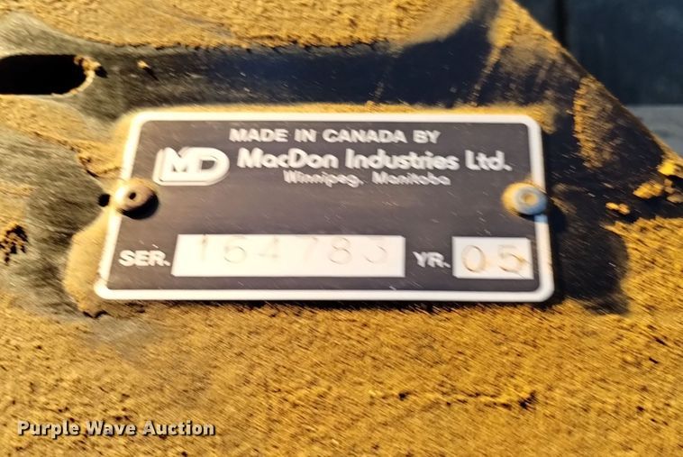 image for item DK8939 2005 MacDon 973  draper head