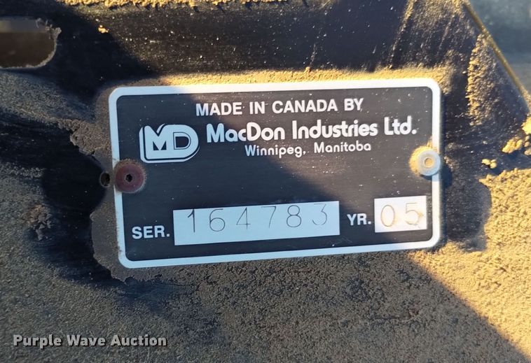 image for item DK8939 2005 MacDon 973  draper head