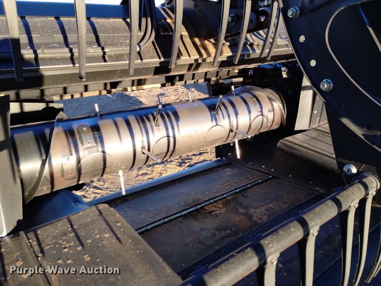 image for item DK8940 2005 MacDon 973  draper head