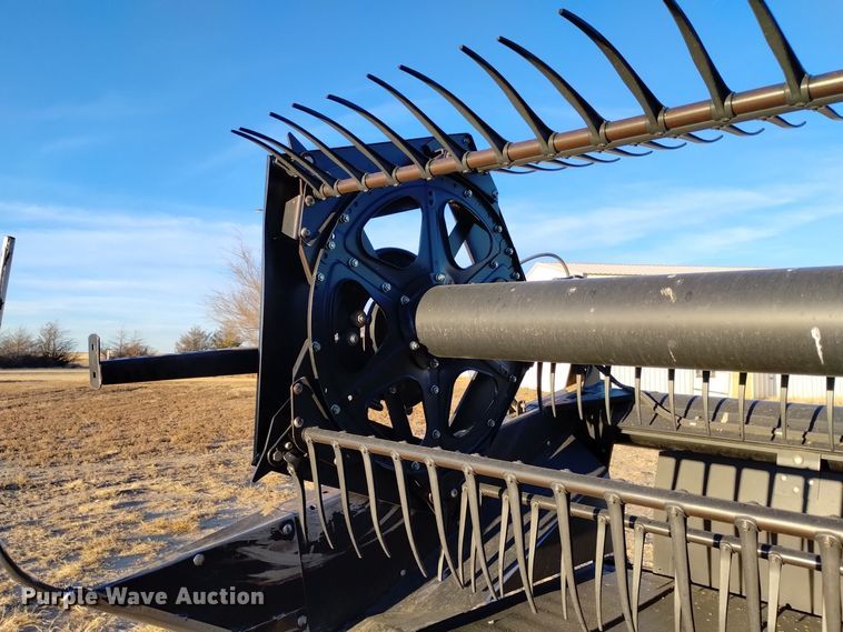 image for item DK8940 2005 MacDon 973  draper head