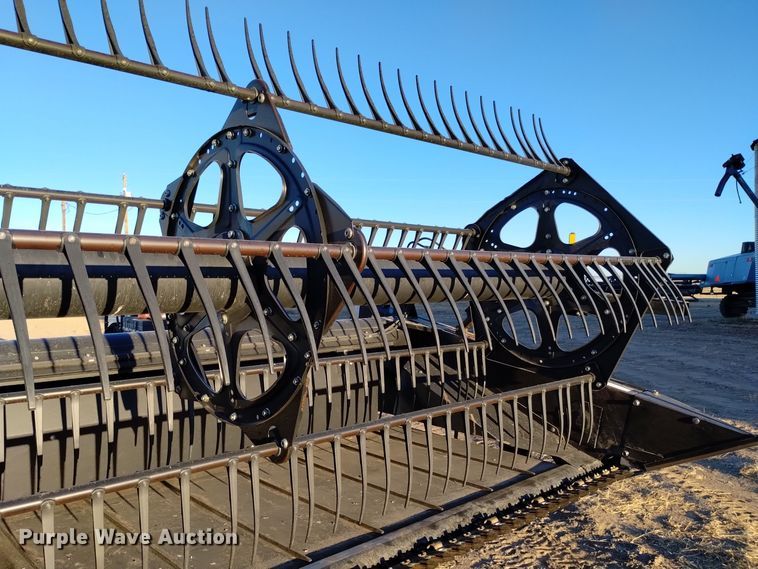 image for item DK8940 2005 MacDon 973  draper head