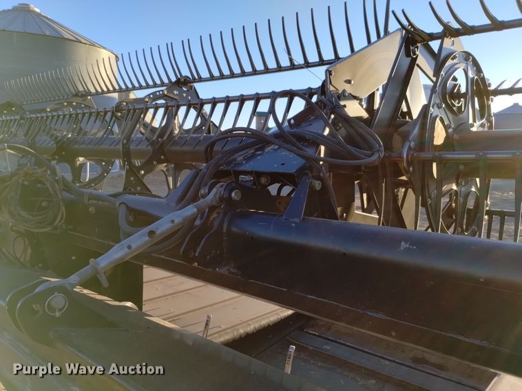 image for item DK8940 2005 MacDon 973  draper head